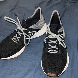 NEW BALANCE SHOES - barely worn